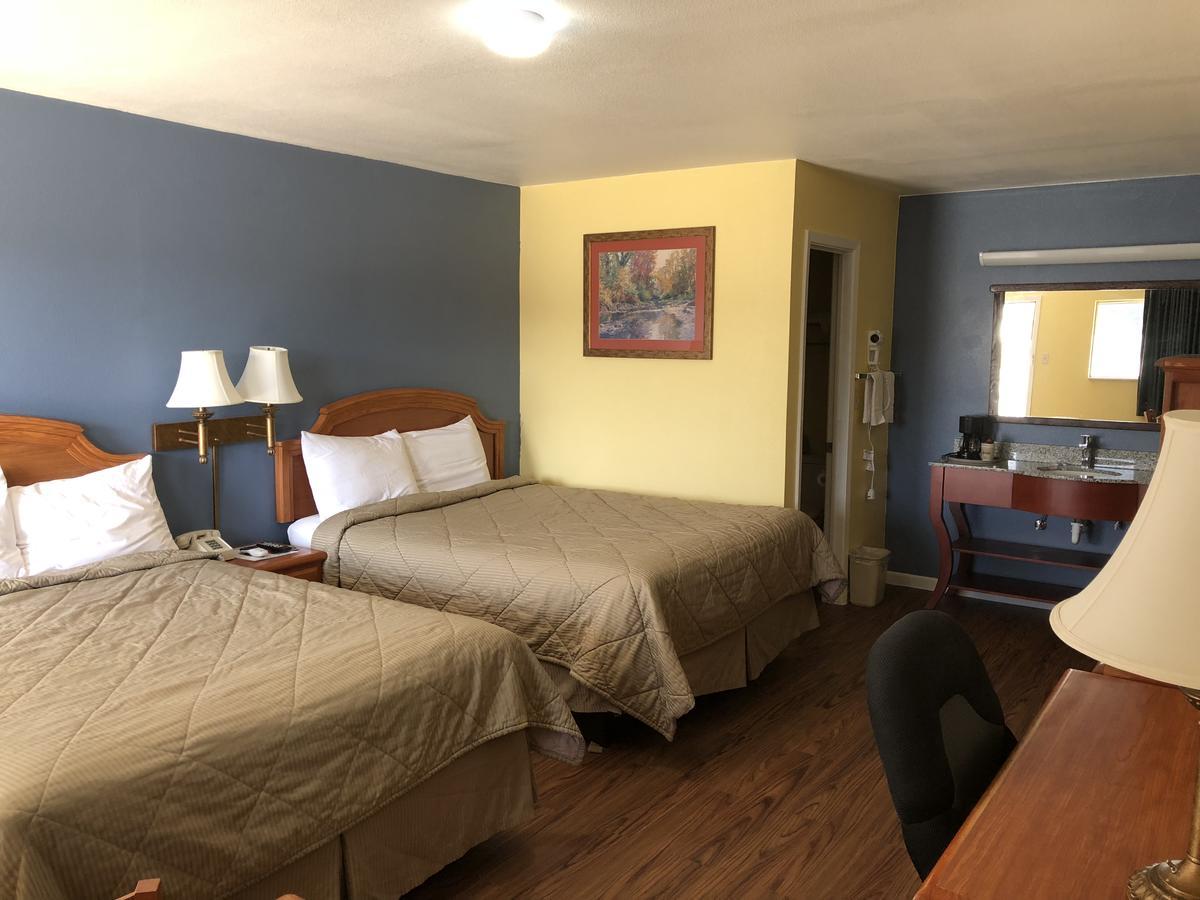 Gold Key Inn Brady Екстер'єр фото