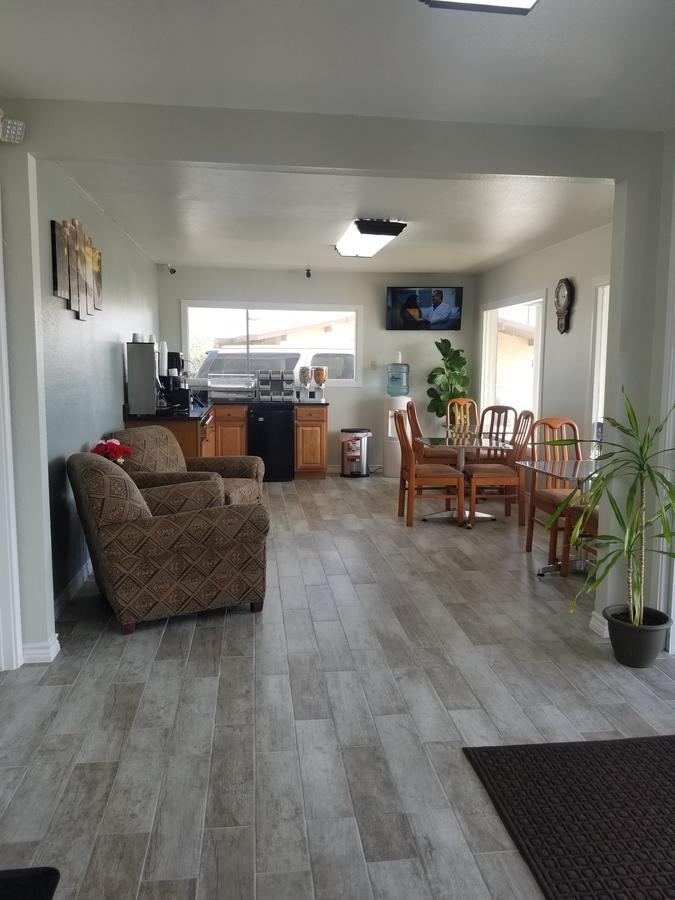 Gold Key Inn Brady Екстер'єр фото