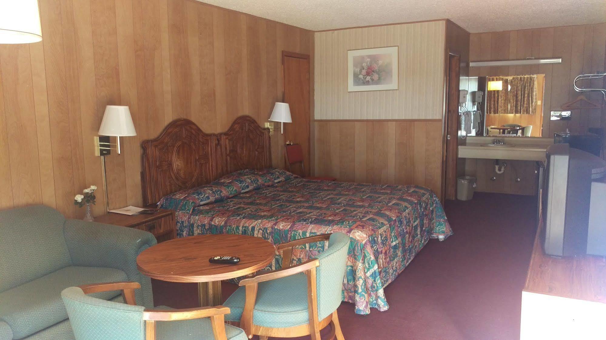 Gold Key Inn Brady Екстер'єр фото
